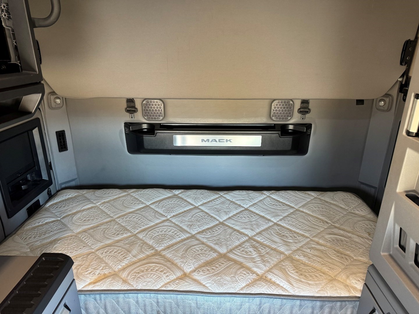 2020 MACK AN64T - USED TRUCKS SLEEPER - image 19